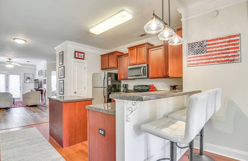 Athens Condo | 1 Mi to UGA: Charming Athens Condo w/Balconies!