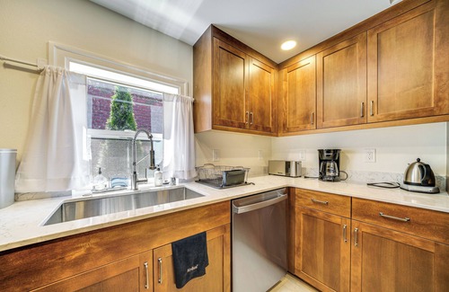 Seattle House | 1 Mi to Univ of Wash Campus: Seattle Home w/Yard!