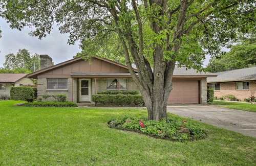 Richardson House | 1 Mi to University of Texas Home in Richardson!