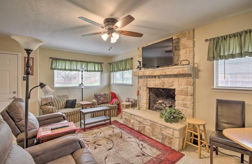 Richardson House | 1 Mi to University of Texas Home in Richardson!