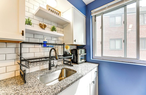Cincinnati Apartment | 1 Mi to University of Cincinnati: Avondale Gem!