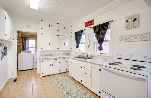 Farnam House | < 1 Mi to Vineyard: Historic Farnam Home!