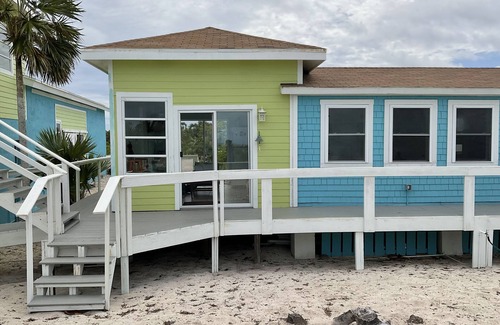 Hawks Nest Cottage | 1 MILE FROM SOME OF THE BEST FISHING IN THE BAHAMAS! BEACHFRONT -SLEEPS 8
