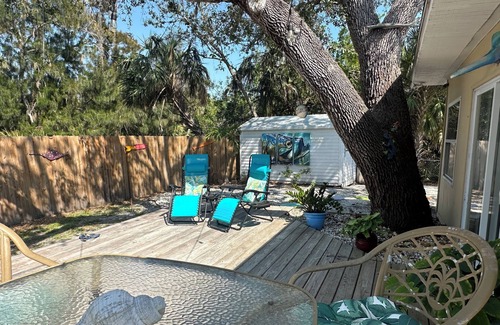 Englewood House | <1 MILE MANASOTA BEACH/NORTH ENGLEWOOD Boutiquey Home loaded with amenities!