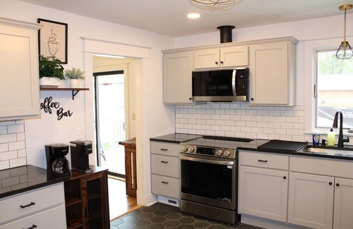 West End House | 1 mile to ASV, newly renovated with EV Charger