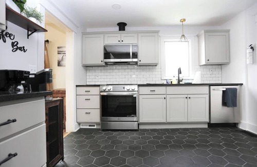 West End House | 1 mile to ASV, newly renovated with EV Charger