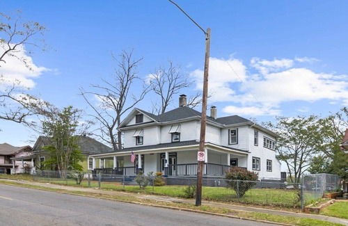 Birmingham House | 1 Mile to Bham CrossPlex & Near Legion Field