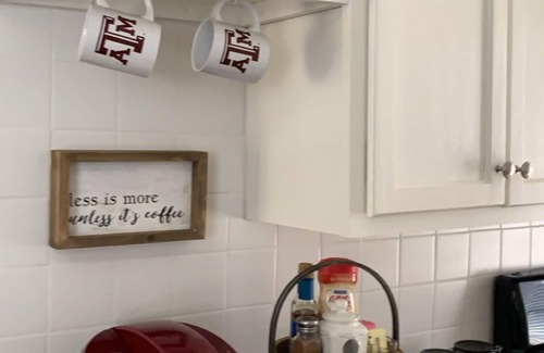 College Station House | 1 mile to campus - Relaxing Duplex - Sleeps 6 or up to 11