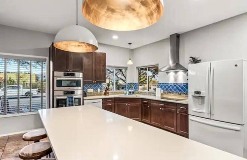 Jefferson Park House | 1 mile to UofA, 5 minutes to downtown. 360 views of city lights & mountains!