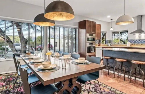 Jefferson Park House | 1 mile to UofA, 5 minutes to downtown. 360 views of city lights & mountains!