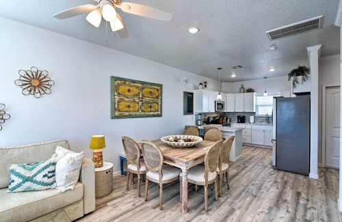 Surfside Beach House | 1 Min Walk to Beach: A Surfside Beach Favorite!