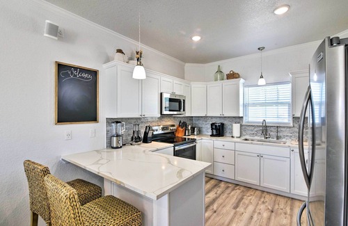Surfside Beach House | 1 Min Walk to Beach: A Surfside Beach Favorite!