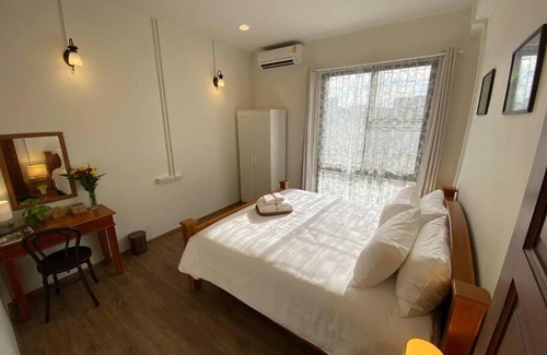 Bang Na Apartment | 1 min walk to BTS, 3 Bed 3 Bath, Entire House