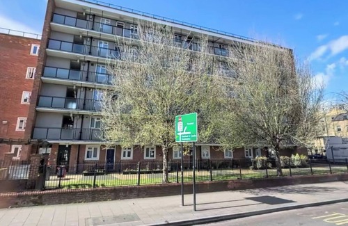 Stockwell Apartment | 1 min walk to Stockwell Station Bright and modern flat in a prime London.