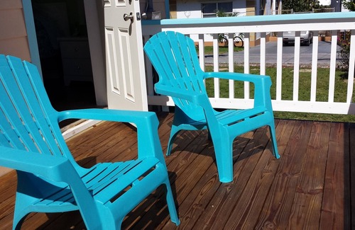 Spanish Wells Cottage | 1 minute golf cart ride to a beautiful, white powder-sand beach