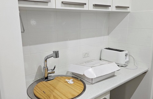 Queenscliff House | 1 minute to parks waterways bike and walking trails. 3 minutes to Lonsdale Golf