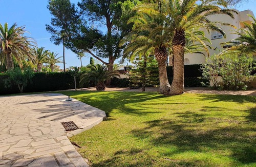 L'Hospitalet de l'Infant Villa | 1 minute to the beach! Family-sized Garden and BBQ