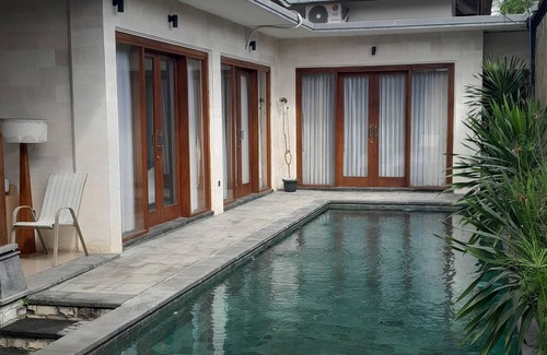 Batubulan Villa | 1 minute to the zoo! 2 Bedroom villa w/private pool and gazebo