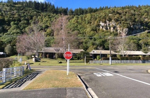 Motuoapa House | 1 minute walk to the lake front
