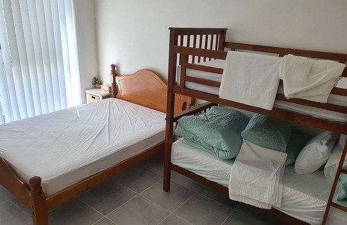 Helensvale House | 1 minutes to the thema parks to Movie World, Wet n Wild, TopGolf, OutBreak.