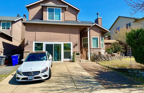 Hillsboro House | 1 MstrBdrm 2 Flrs HOUSE-Intel Nike Max PCC SeaSide