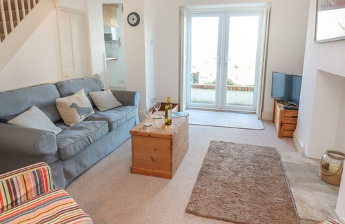 Salcombe Apartment | 1 NORTH CREST HOUSE, pet friendly, with open fire in Salcombe