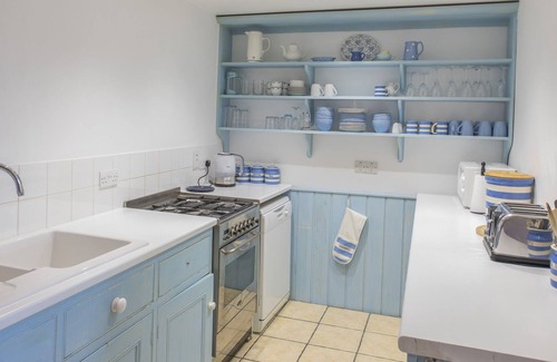 Salcombe Apartment | 1 NORTH CREST HOUSE, pet friendly, with open fire in Salcombe