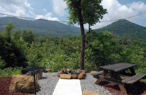 Sevierville Cabin | 1 of A Kind Log Cabin, Incredible 360 Views, Completely Private, HotTub, Firepit