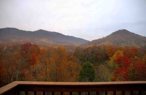 Sevierville Cabin | 1 of A Kind Log Cabin, Incredible 360 Views, Completely Private, HotTub, Firepit