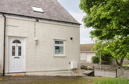Amlwch House | 1 OLD KINGDOM HALL, pet friendly, character holiday cottage in Amlwch