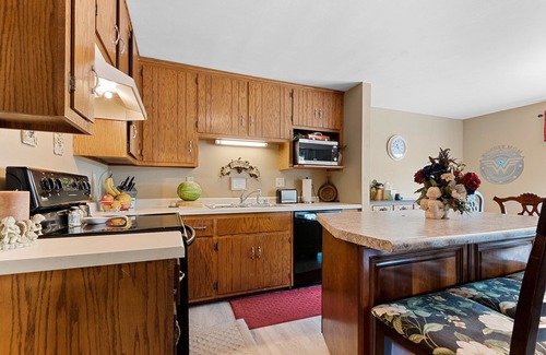 Green Bay Apartment | 1 or 2 Bedrooms in spacious duplex for traveling professional close to Titletown