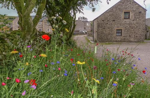 Blackwell in the Peak Cottage | 1 PRIMITIVE MEWS, pet friendly, with a garden in Chelmorton
