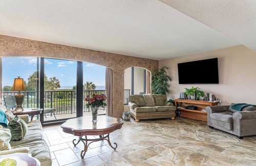 Litchfield by the Sea House | #1 RENTAL IMMACULATE 200 STEPS Bed to BEACH OCEANFRONT LUXURY sleeps 6 total .