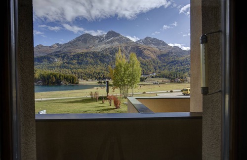 Silvaplana Apartment | 1-room flat with lake view on the 1st floor