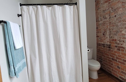 Stokes Apartment | 1 Room Studio Apartment-walking distance to coffee shop, restaurants, bars, etc!
