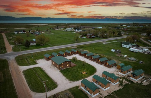 St. Charles Cabin | #1 Ski Cabin, Newly Remodeled! AC! New Beds! Sleeps 4