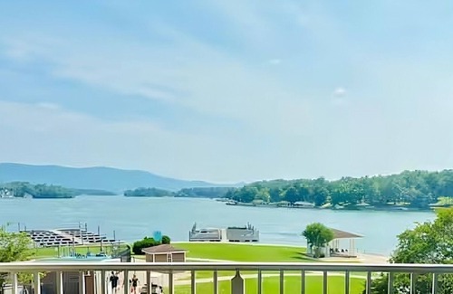 Smith Mountain Lake Condo | #1 SML Lake Escape! Lakeview, Boat, Golf, Beach!