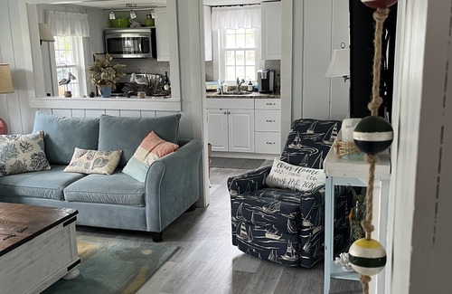 West Yarmouth House | 1 summerweeks left Aug 23-30 near Seagull Beach, short walk to restaurant, shops