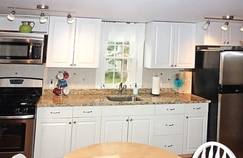 West Yarmouth House | 1 summerweeks left Aug 23-30 near Seagull Beach, short walk to restaurant, shops