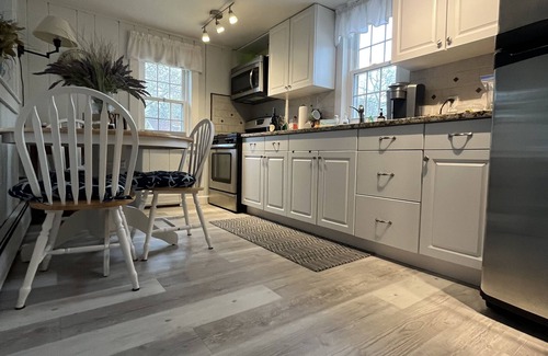 West Yarmouth House | 1 summerweeks left Aug 23-30 near Seagull Beach, short walk to restaurant, shops