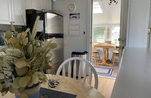 West Yarmouth House | 1 summerweeks left Aug 23-30 near Seagull Beach, short walk to restaurant, shops