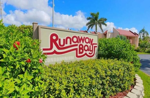 Bradenton Beach Condo | 10/10 EXCEPTIONAL! -153 REVIEWS-ANNA MARIA ISLAND-2B/2B-RENOVATED-WELL STOCKED