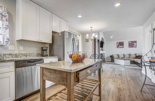 Colorado Springs House | 10-20 minutes to Ft Carson-Pet Friendly-Fireplace
