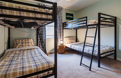 Stanley Cabin | 10-Acre Retreat Near Caverns- Balkamore 2 Cabins!