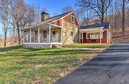 Purcellville Cabin | 10-Acre Sanctuary w/ Hot Tub, Fire Pit & View