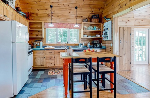 East Dover House | 10 acres of privacy with scenic views, custom art, game room & swimming pond