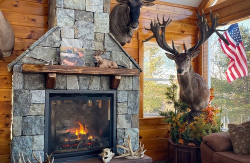 Brownville Cabin | 10 Bedroom Lodge Retreat on Deer Farm