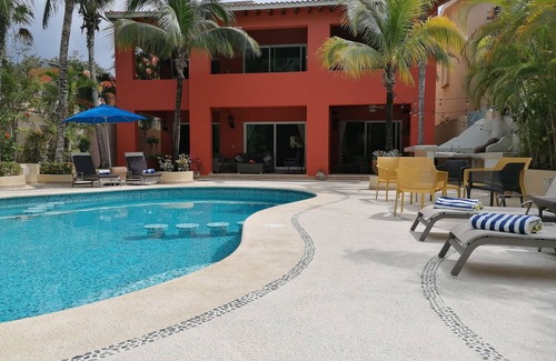 Puerto Aventuras Villa | 10 bedrooms, 2 luxury Villas Combined To Make The Perfect Home For Your Holiday