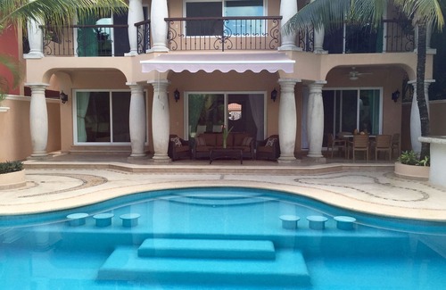 Puerto Aventuras Villa | 10 bedrooms, 2 luxury Villas Combined To Make The Perfect Home For Your Holiday