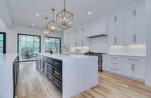 Appling House | 10 BR Executive Masters Retreat on Private, Secluded Lot. Tons of Amenities!